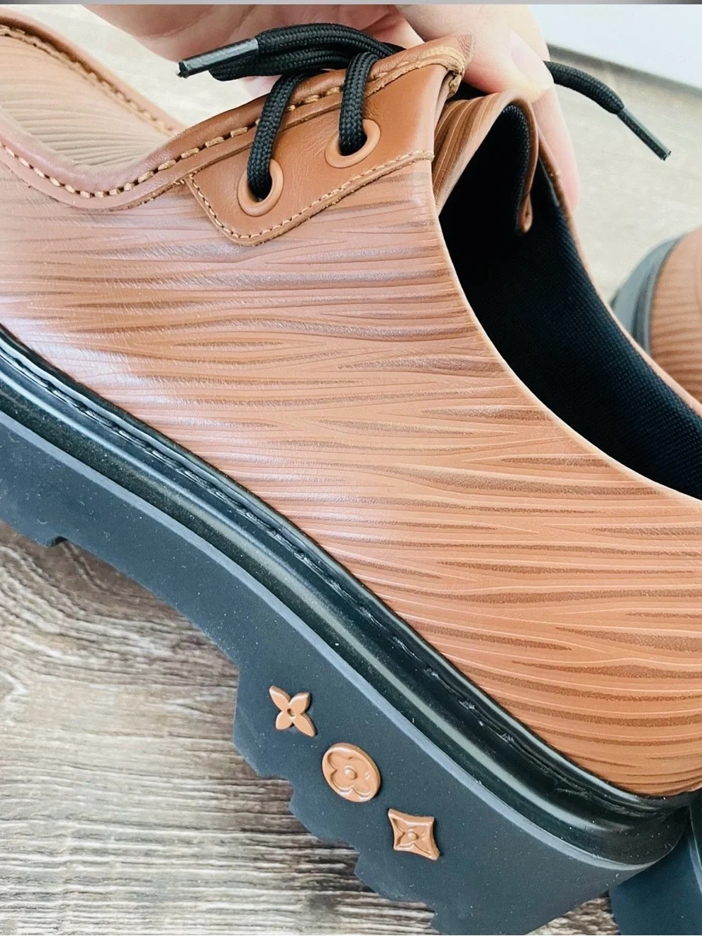 LOUIS VUITTON LV RANGER DERBY LACE- UP LEATHER SHOES MOCHA